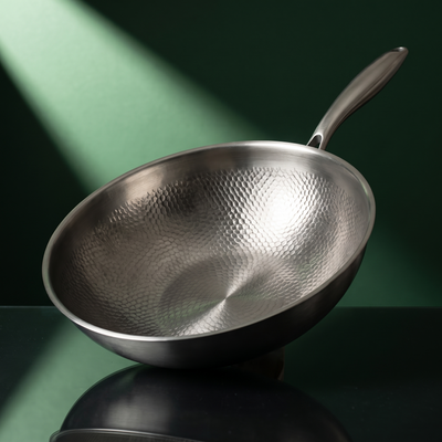 Handgehämmerter Titan-Wok 12 Zoll